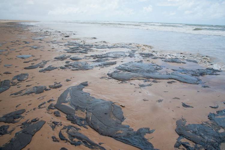 Derrame de petróleo en Brasil
