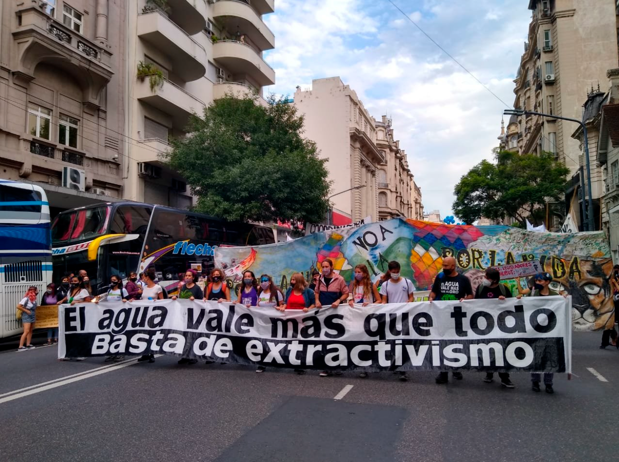Movilización Multitudinaria camino al Congreso de la Nación en el Día Mundial del Agua - 22 de marzo de 2021. Créditos de la imagen: Flavia Broffoni - XR Argentina