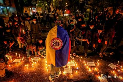 Manifestantes en protesta en Colombia en los paros de mayo de 2021 contra la represión policial y cambio políticos, económicos y sociales en el país.