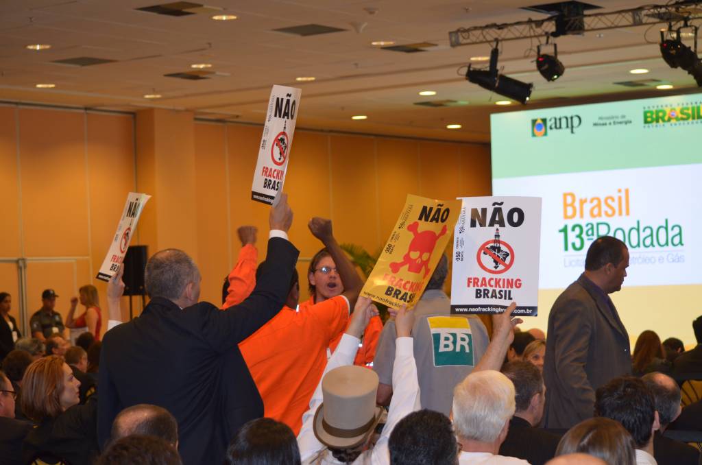Protesto do Não Fracking Brasil no 13º Leilão da ANP. Foto: Paulo S. Lima
