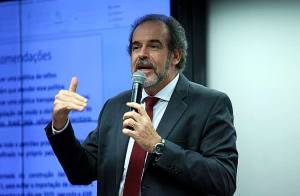 Consultor Paulo Lima fala sob isenção tributária do setor petroleiro