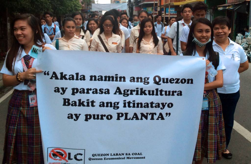 Youth from the coalition Quezon Laban Sa Coal, hold a banner that reads: "We thought that Quezon is meant for agriculture, why did you construct coal plants?" Photo: Fread De Mesa