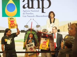 Coalition No Fracking Brasil protests at the ANP auction! - Credits: 350.org Brasil