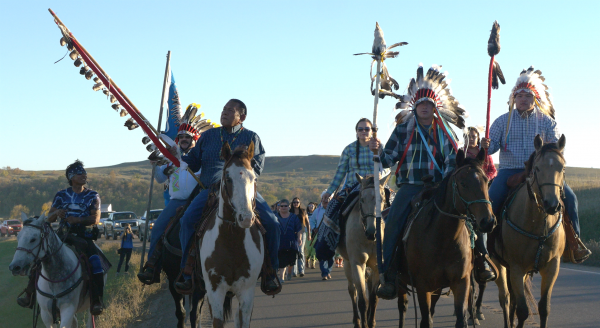 horse-riders-arrive-from-fort-peck-to-offer-support-and-bring-supplies-1