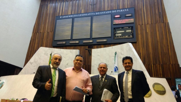 Rasca Rodrigues (on the left), Juliano Bueno de Araujo, José Carlos Schiavinato and Claudio Palozi support and are a part of the movement against fracking in the Paraná state and the whole of Brazil.
