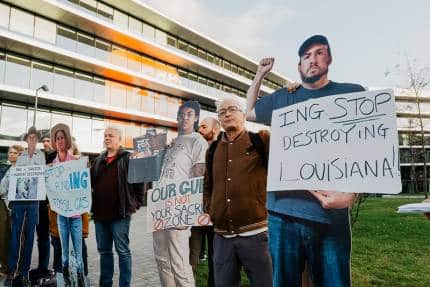 activists outside the ING headquarters