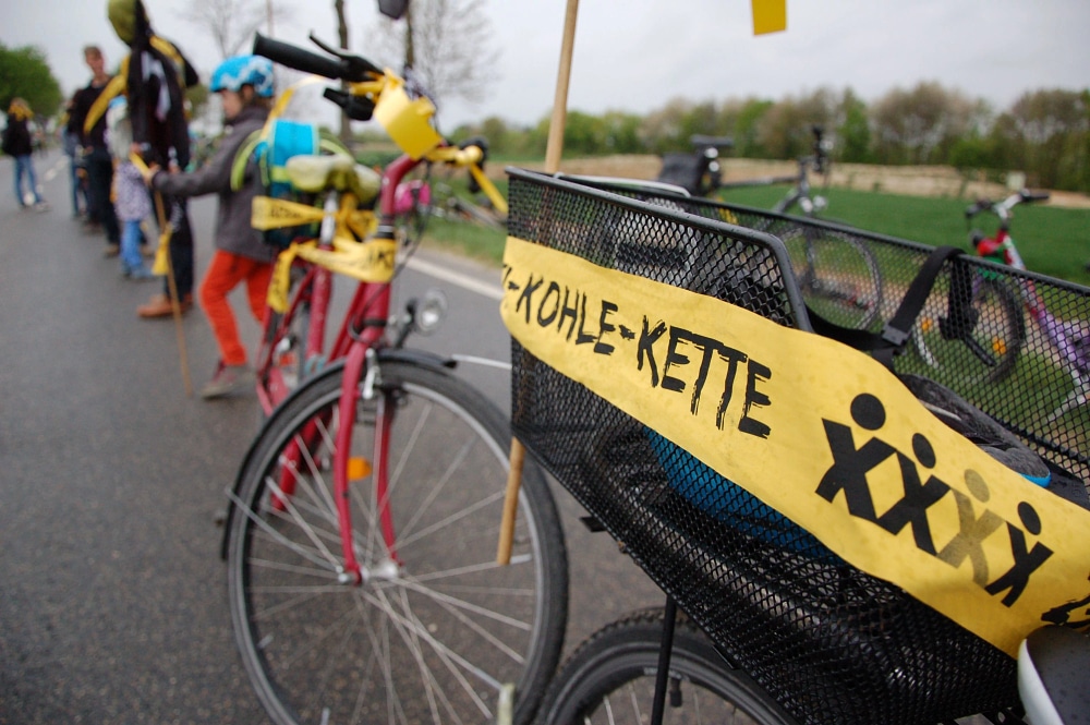 More than 6,000 people created a human chain against coal in the Rhineland region, Germany. Photo: Emma Biermannn