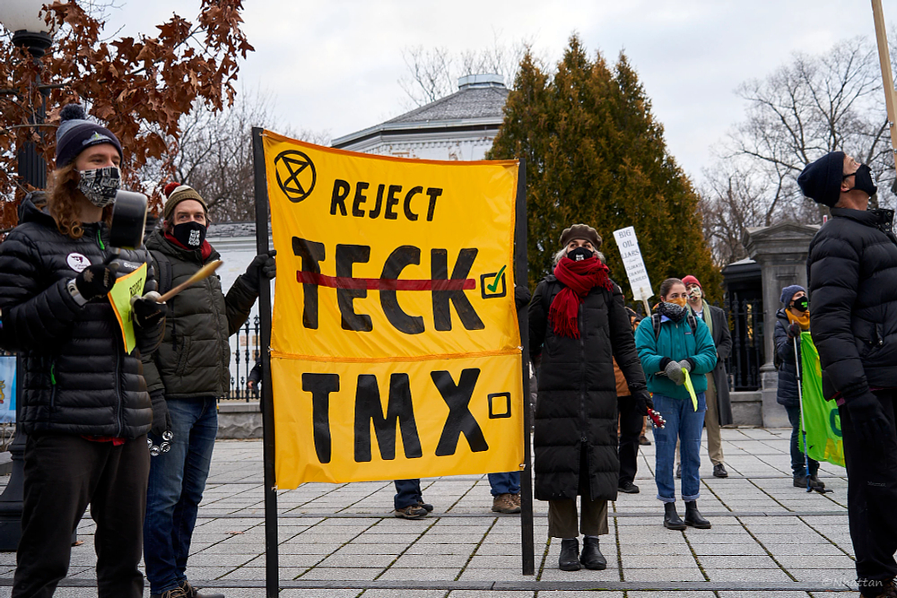 Activists call on Teck to reject oil sands mine, Ottawa, Canada