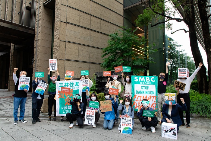 Activists demand SMBC to stop banking on climate change and strengthen its climate policies, Tokyo, Japan. Photo: Daiki Tateyama