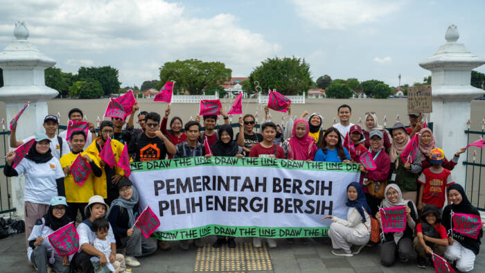 Group of young activists holding a banner for the Draw the Line mobilization
